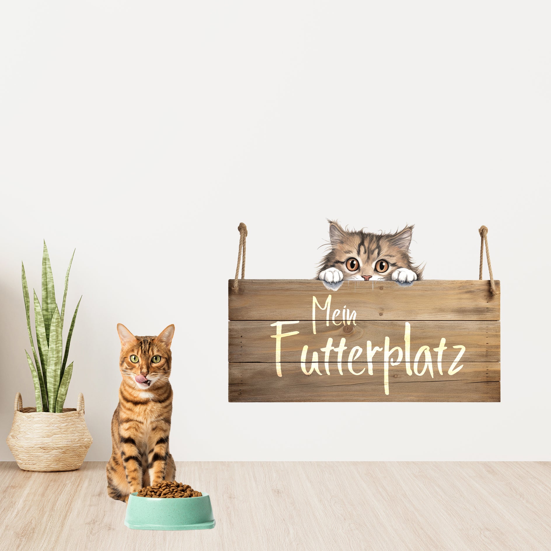 Holzschild mit Katzenmotiv und der Aufschrift "Mein Futterplatz".
