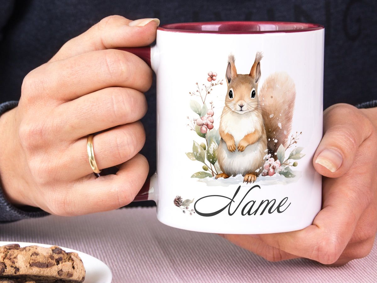 Tasse mit Eichhörnchen-Motiv und personalisierbarem Namen.