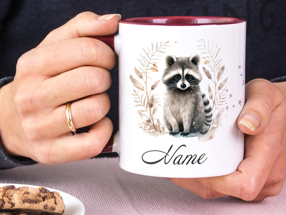 Tasse mit Waschbär-Motiv und personalisierbarem Namen.