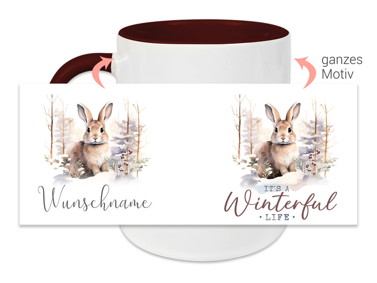 Tasse mit braunem Henkel, Hase und personalisierbarem Text.