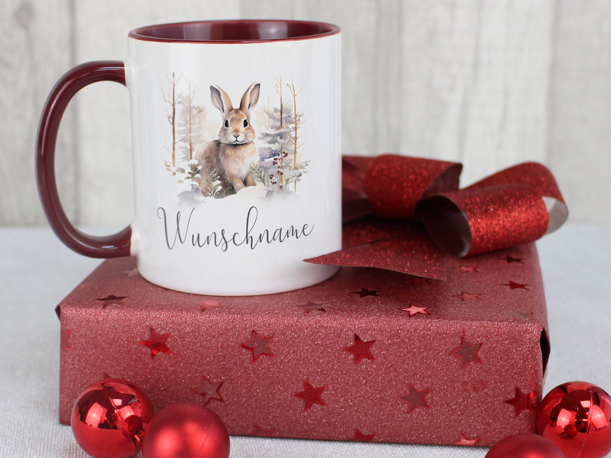 Tasse mit braunem Innenrand und Hasenmotiv, personalisierbar.