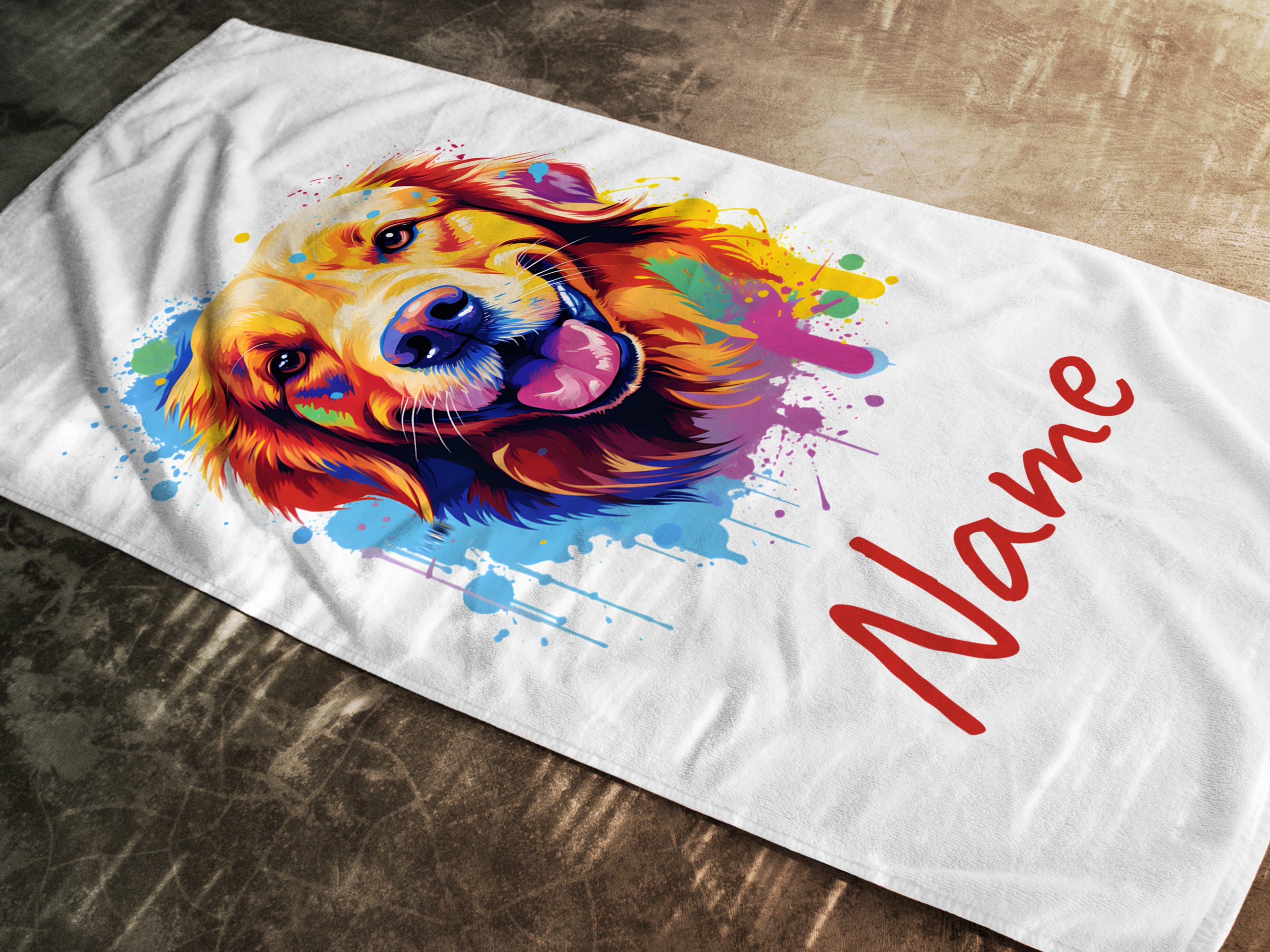 Bunt bedrucktes Handtuch mit Golden Retriever und Namen.