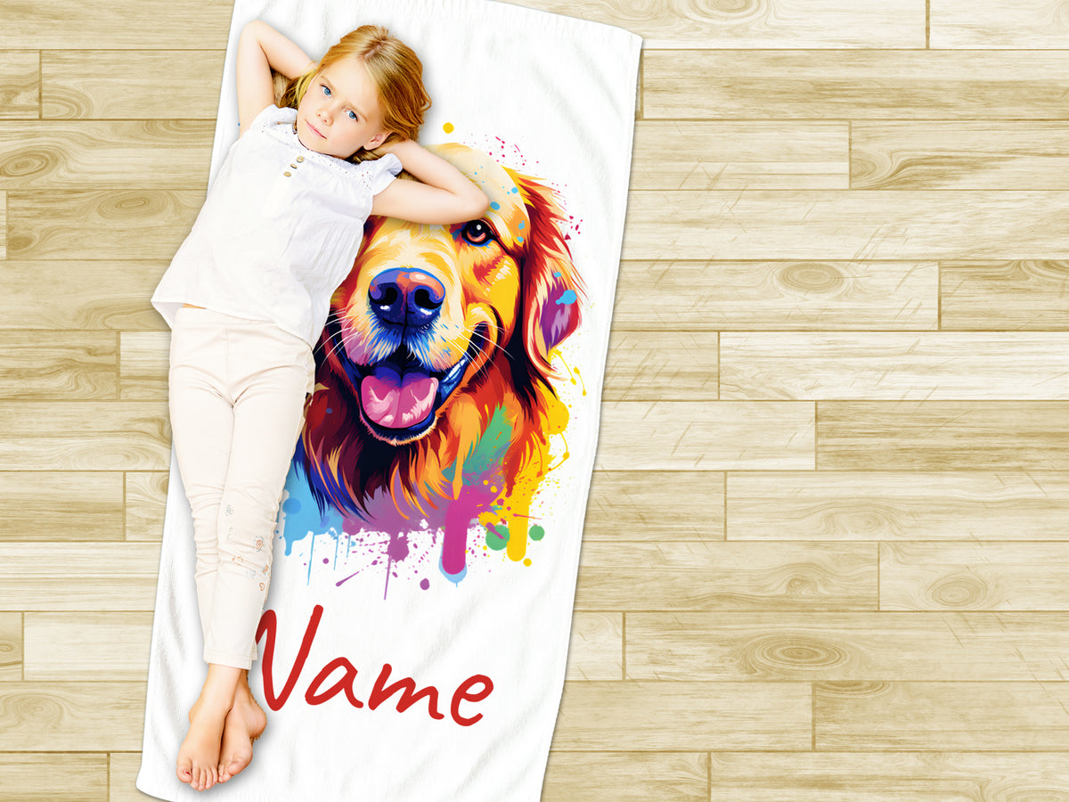 Bunt bedrucktes Handtuch mit Golden Retriever und Namen.