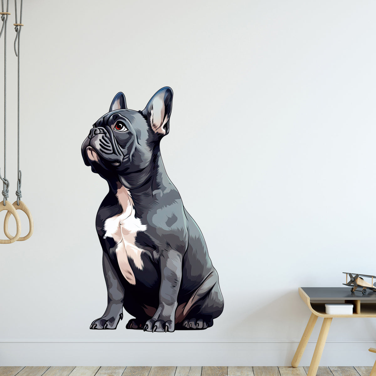 Graue französische Bulldogge mit weißen Abzeichen, sitzend.