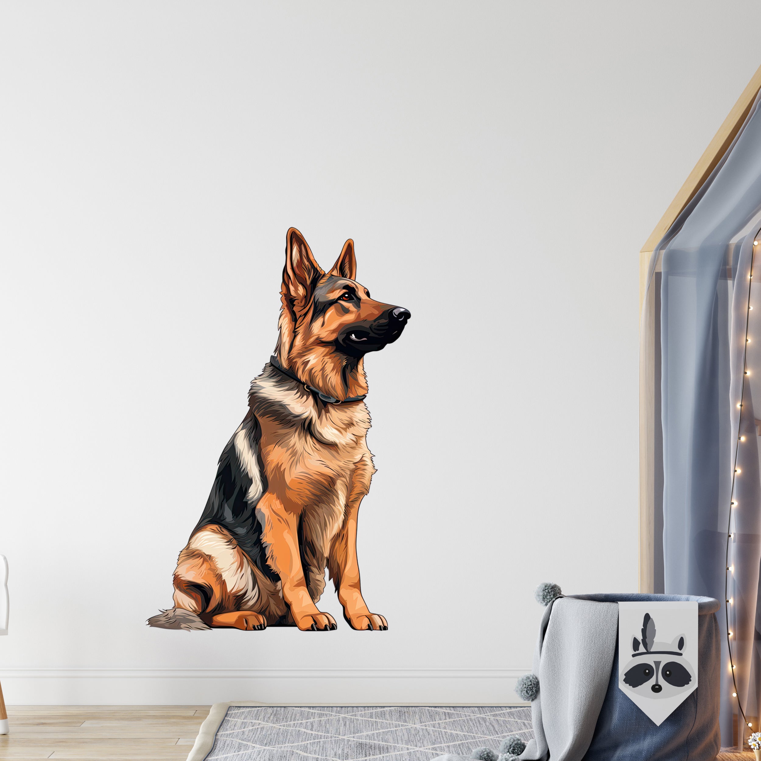 Sitzender, braun-schwarzer Deutscher Schäferhund an Wand.