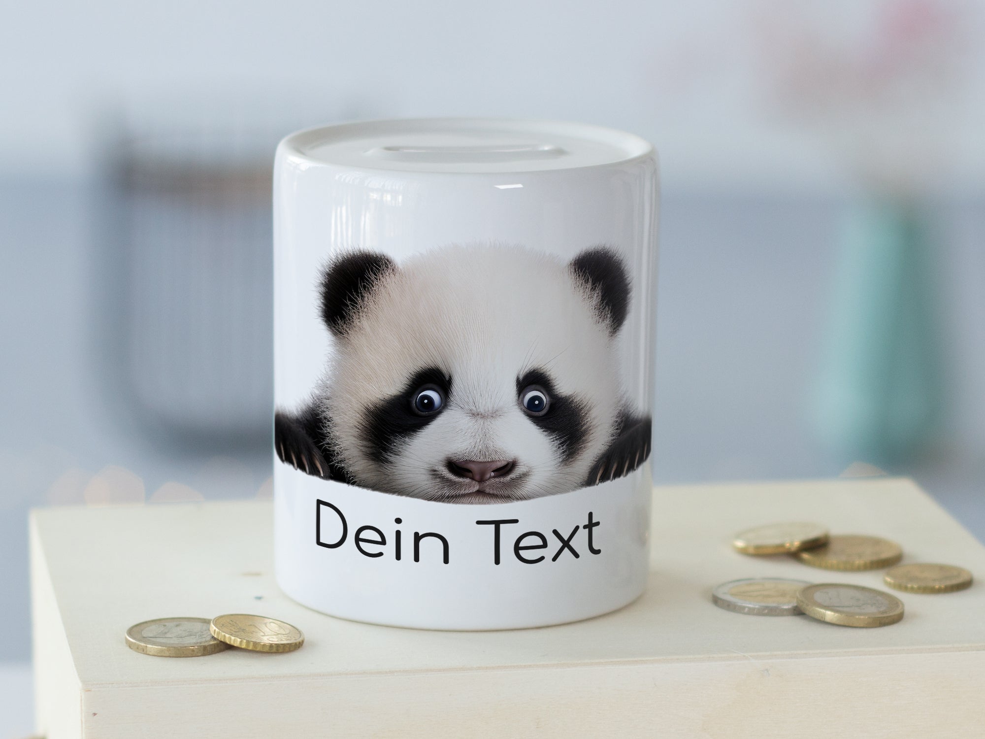 Spardose mit Panda-Motiv und personalisierbarem Text.