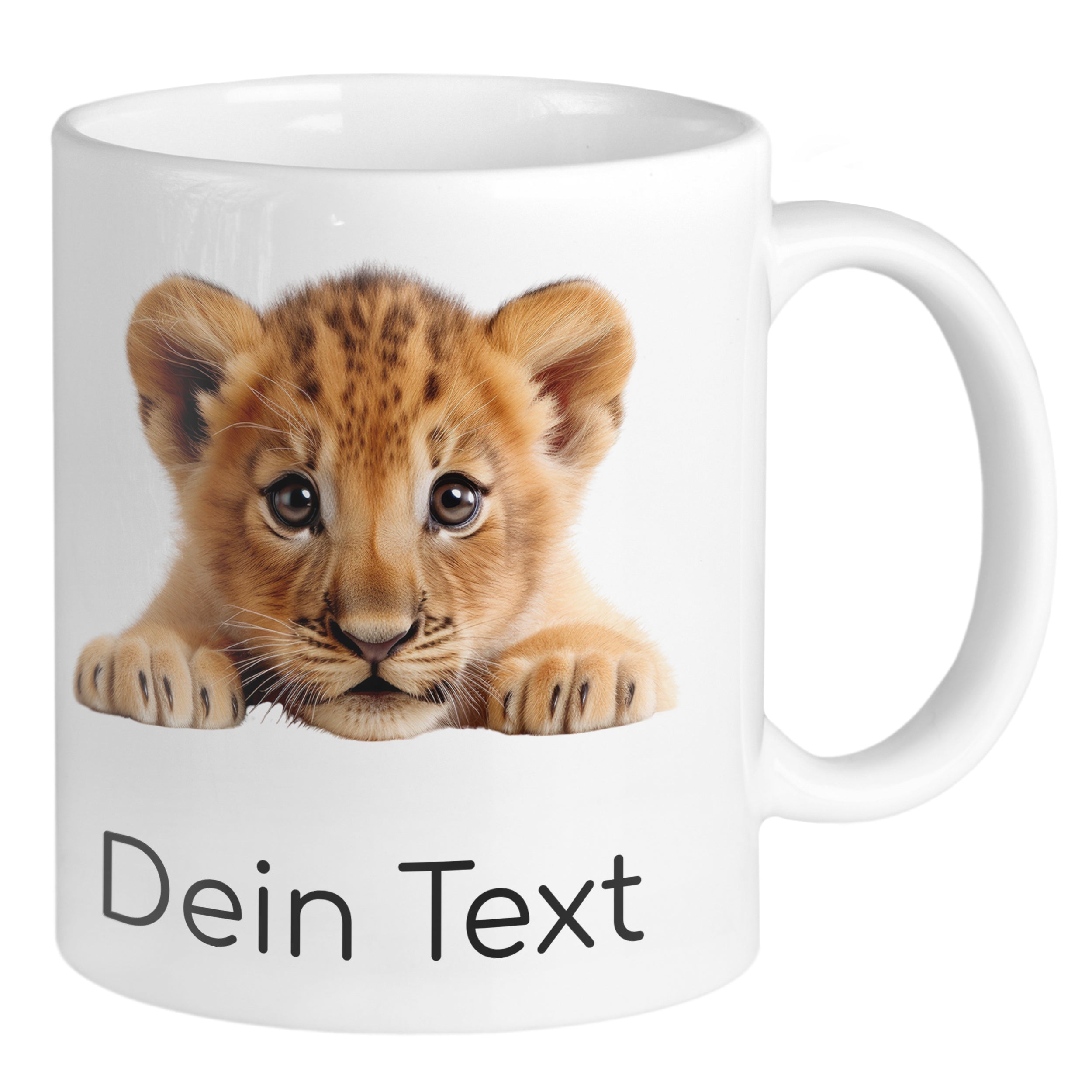 Weißer Becher mit Löwenjungtier und personalisiertem Text.