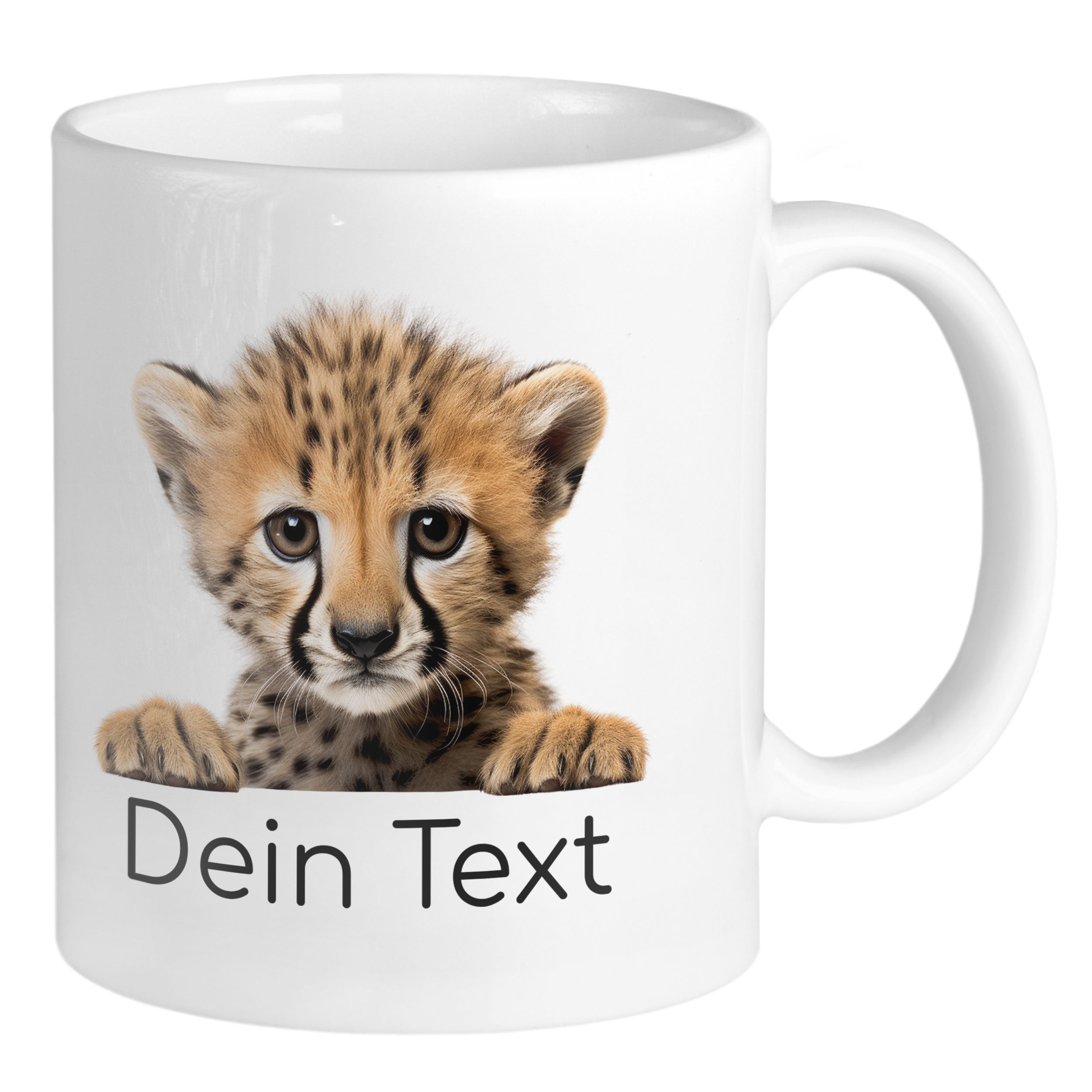 Weißer Becher mit Gepardenjungtier und personalisiertem Text.