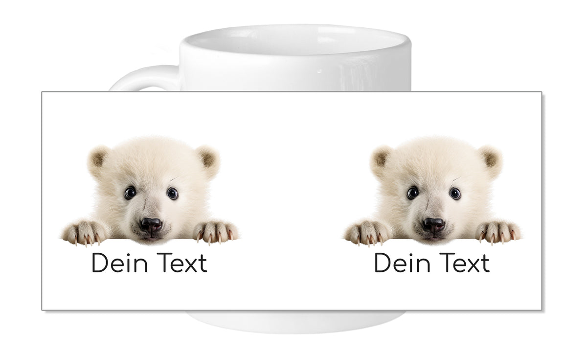 Weiße Tasse mit zwei niedlichen Eisbärenbabys.