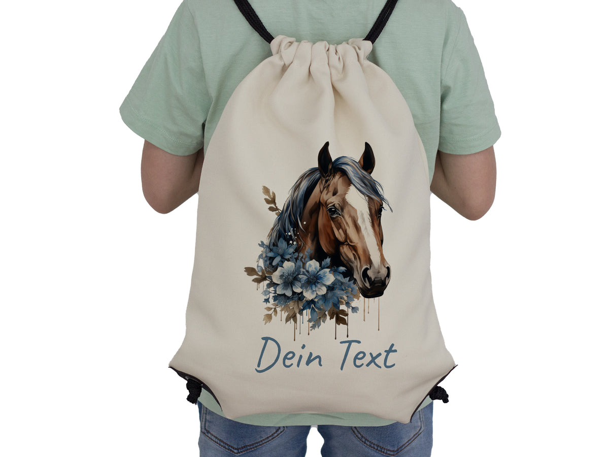 Beige Rucksack mit Pferdemotiv und personalisiertem Text.