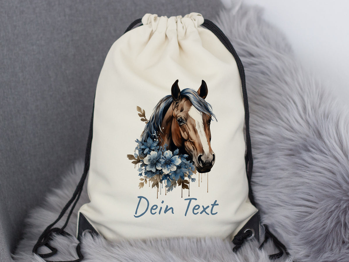 Beige Turnbeutel mit Pferdemotiv und personalisiertem Text.