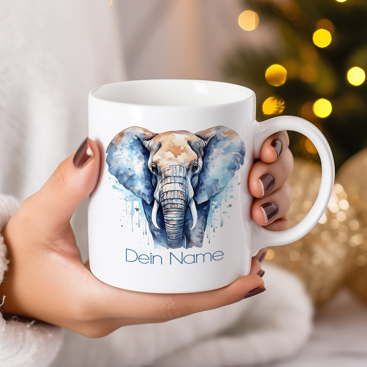 Weißer Becher mit Elefantenmotiv und personalisiertem Namen.