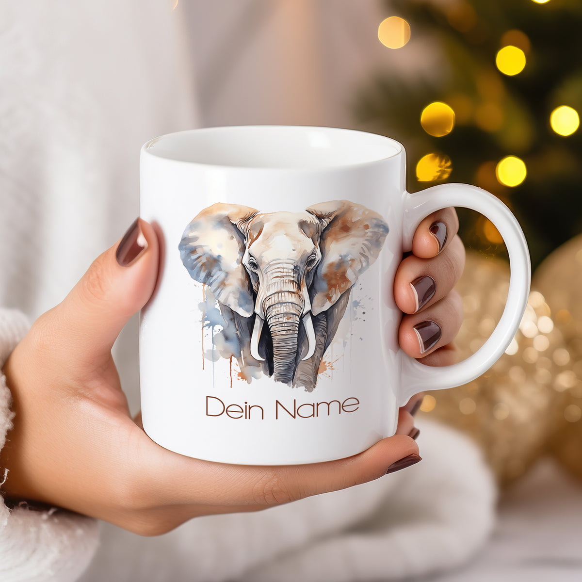 Weißer Becher mit Elefantenmotiv und personalisiertem Namen.