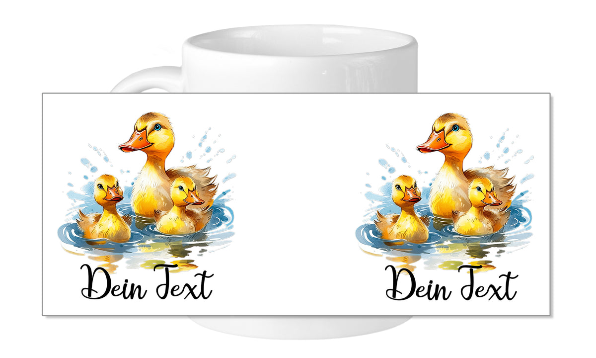 Tasse mit Enten-Motiv und personalisiertem Text.