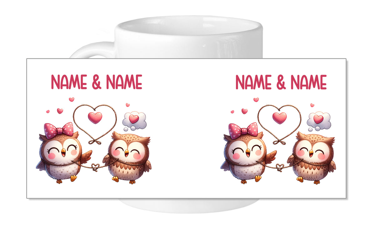 Tasse mit zwei verliebten Eulen und Namen.