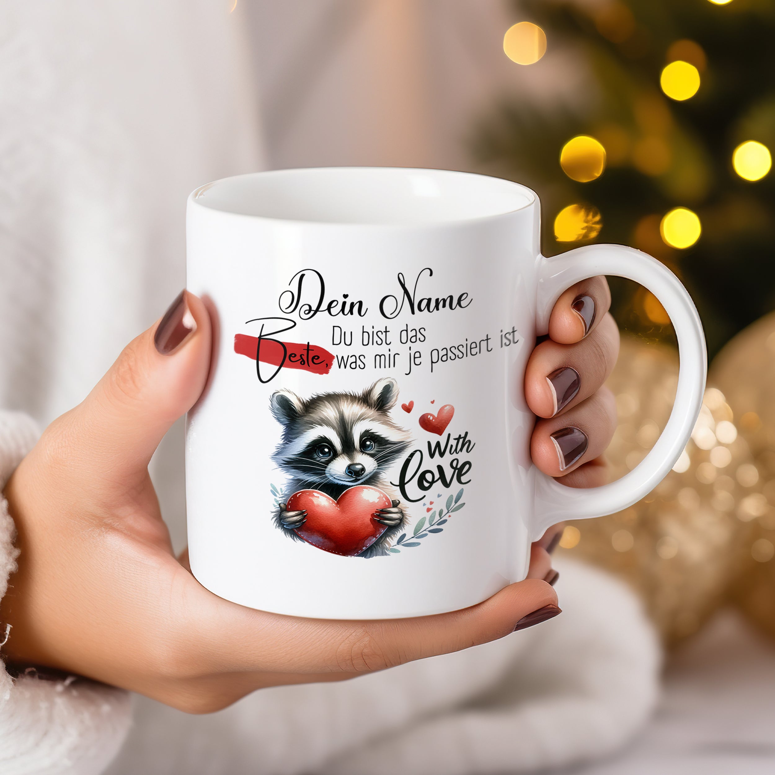 Tasse mit Waschbär, Herz und personalisierbarem Text.