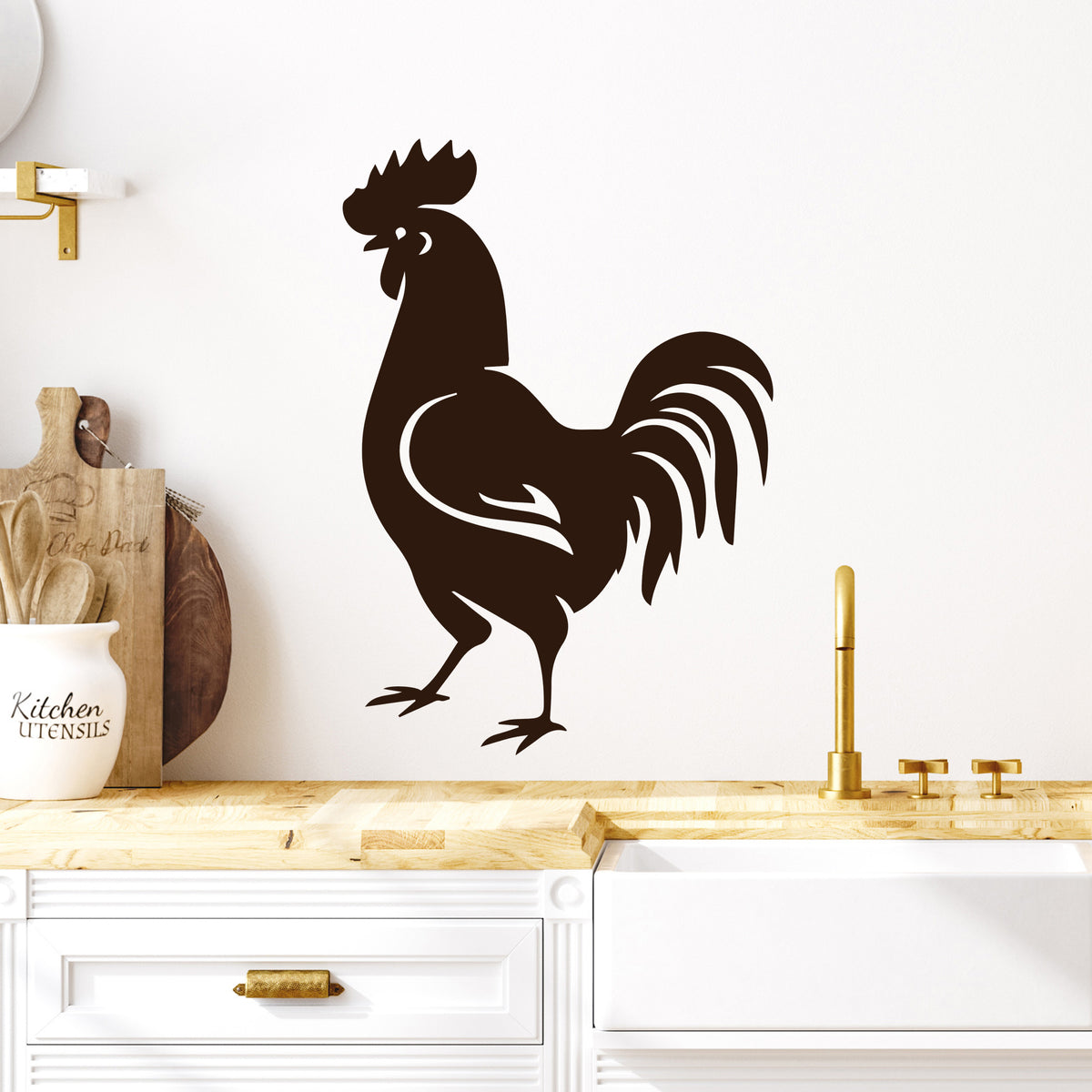 Wandtattoo mit schwarzem Hahn an weißer Küchenwand