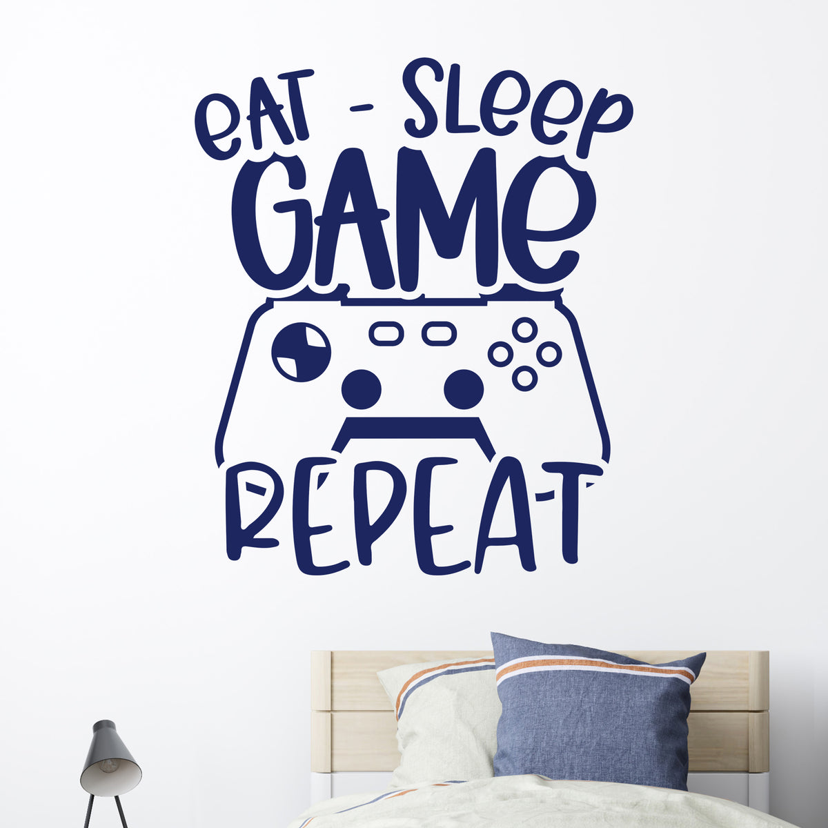 Wandtattoo Eat Sleep Game Repeat über einem Bett