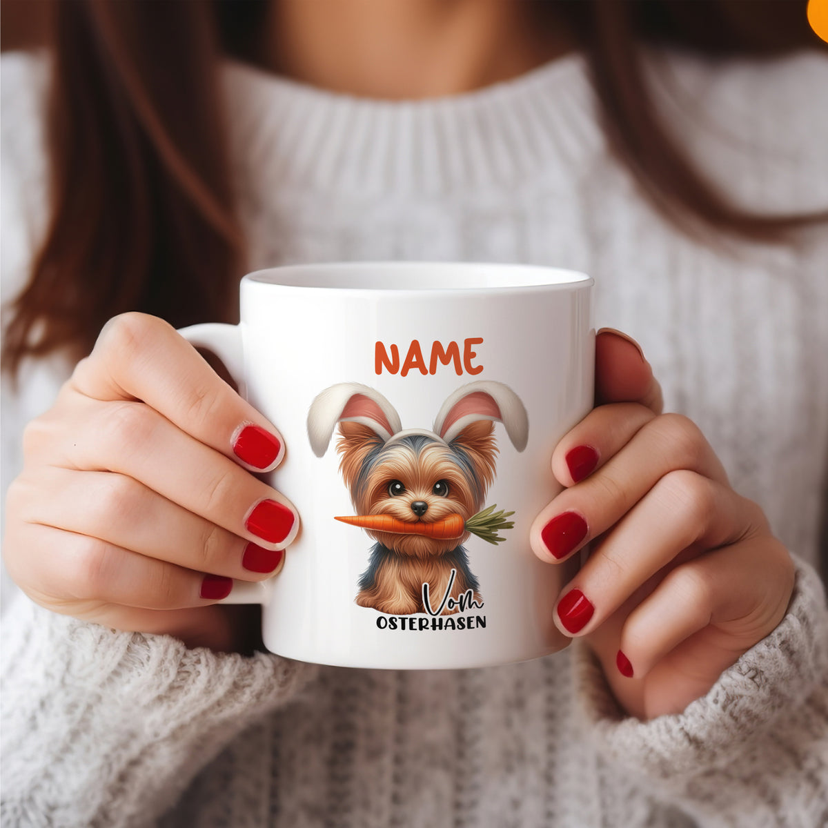 Weißer Becher mit Hund und Karotte, personalisierbar.