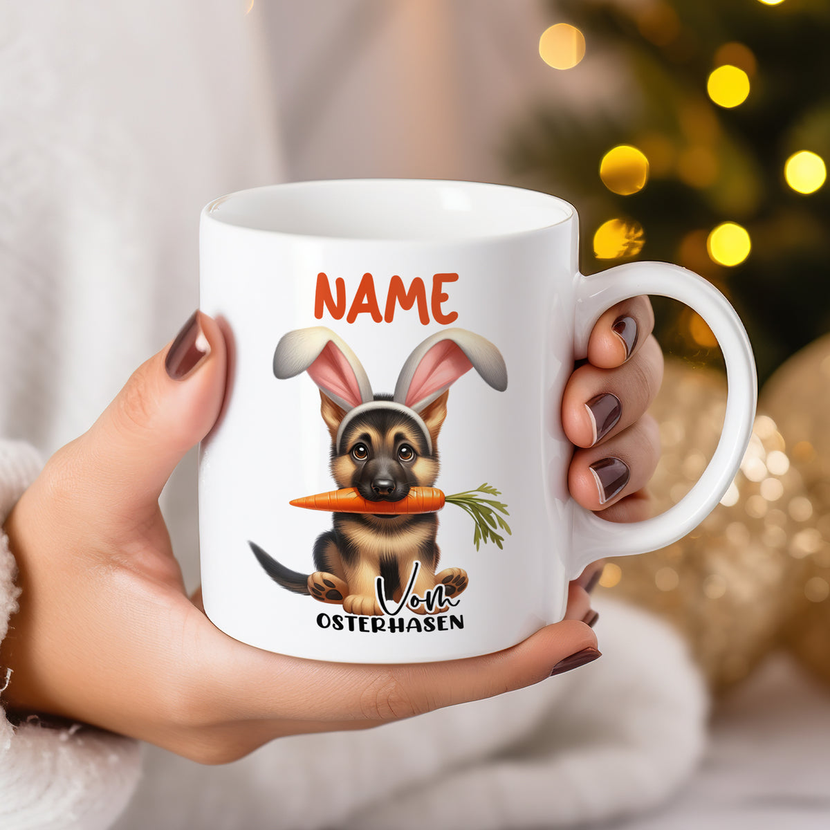 Tasse mit Hund im Hasenkostüm und Karotte, personalisierbar.