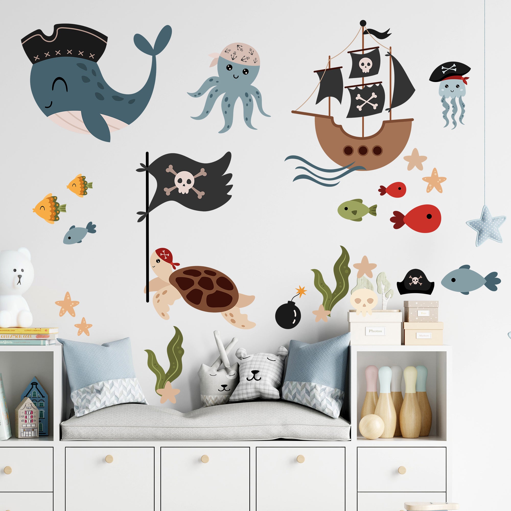 Wandtattoo mit Piraten-Meerestieren im Kinderzimmer