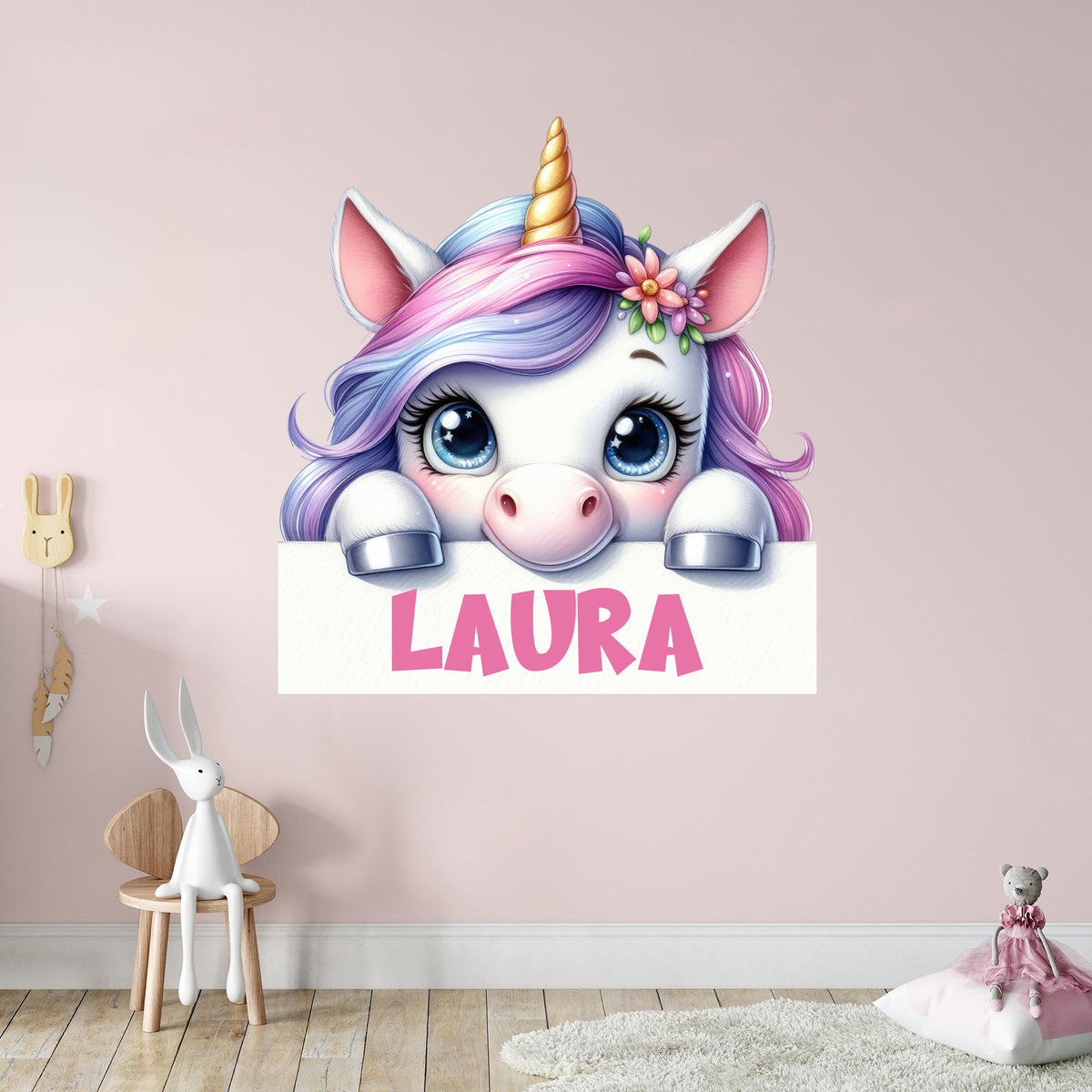 Einhorn mit buntem Haar und dem Namen Laura.