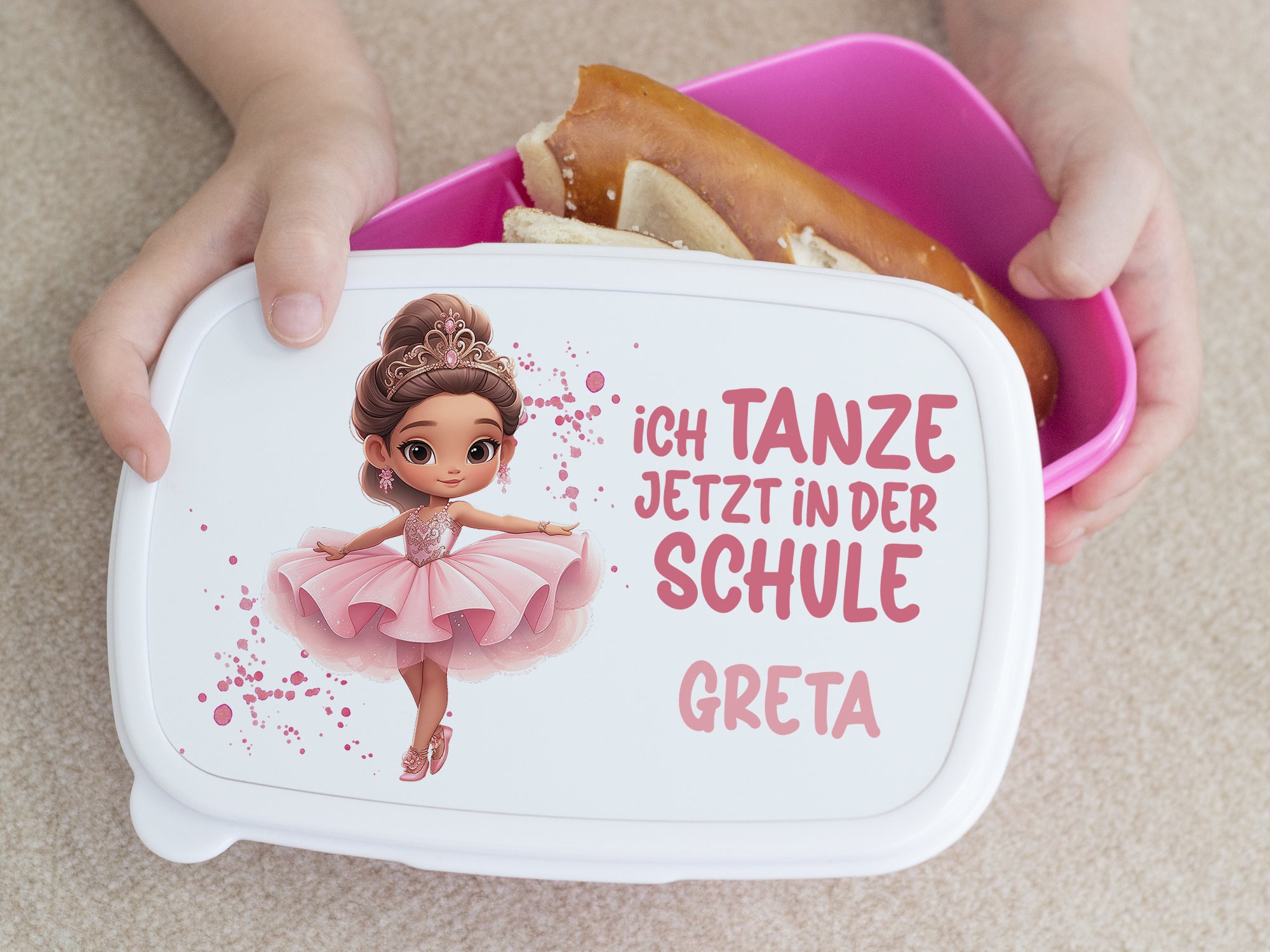 Lunchbox mit tanzendem Mädchen, rosa und weiß, personalisiert für Greta.