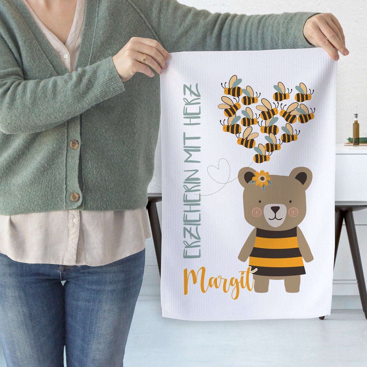 Bienenmotiv mit Bär und Text "Margit", gelb und grau.
