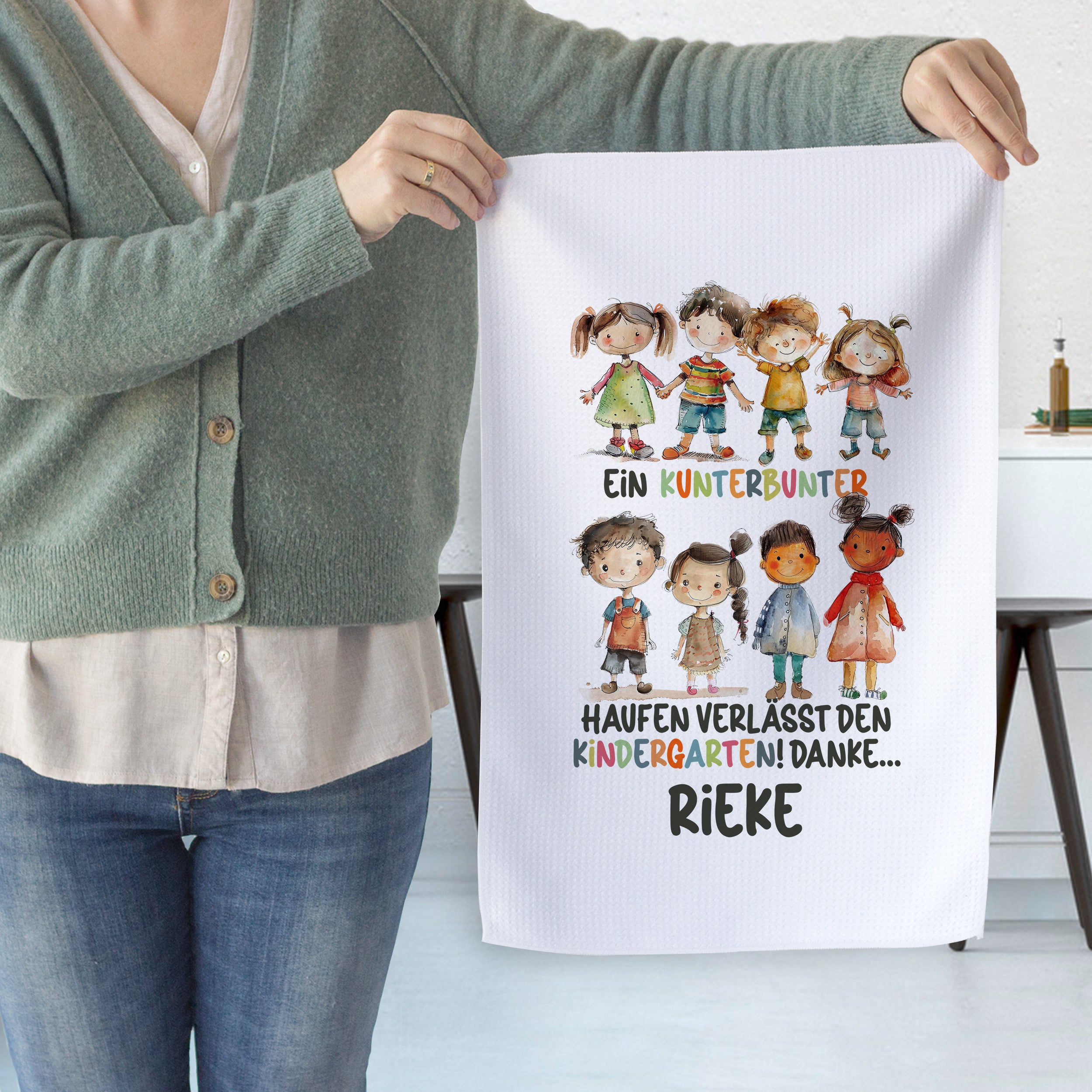 Bunte Abschiedsgeschichte für den Kindergarten, mit Kindern und Namen.