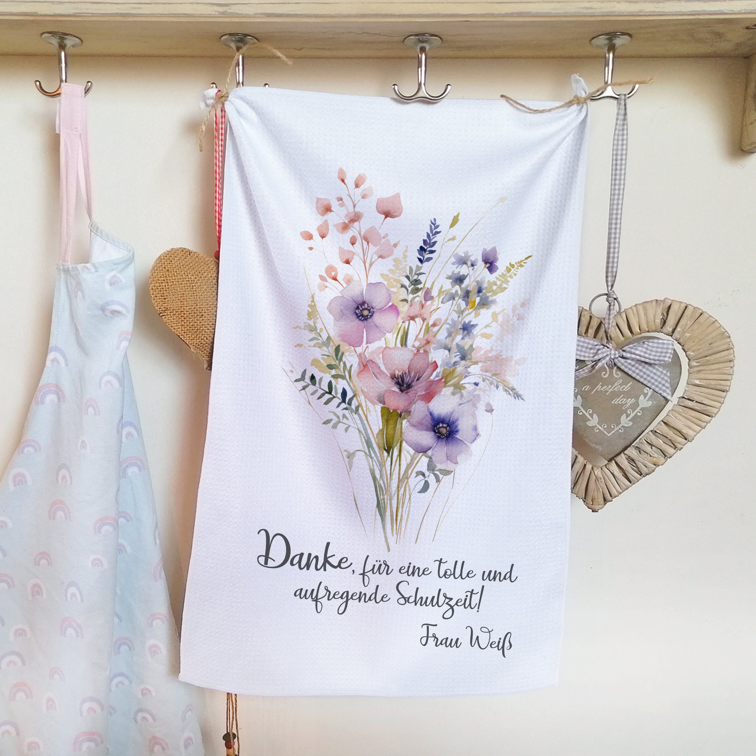 Geschirrtuch mit floralen Motiven und Dankesbotschaft.