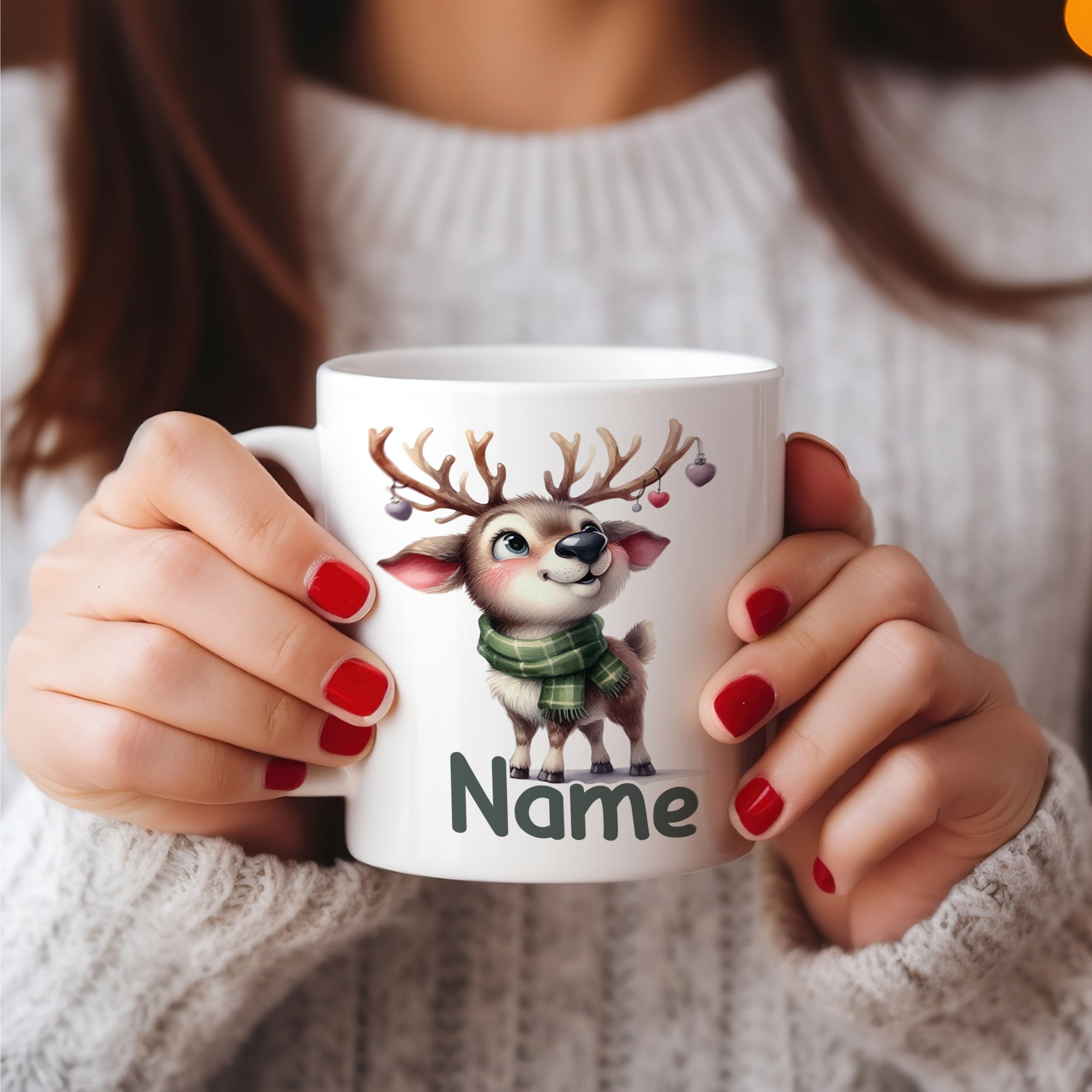 Tasse mit Rentier-Motiv und personalisiertem Namen.