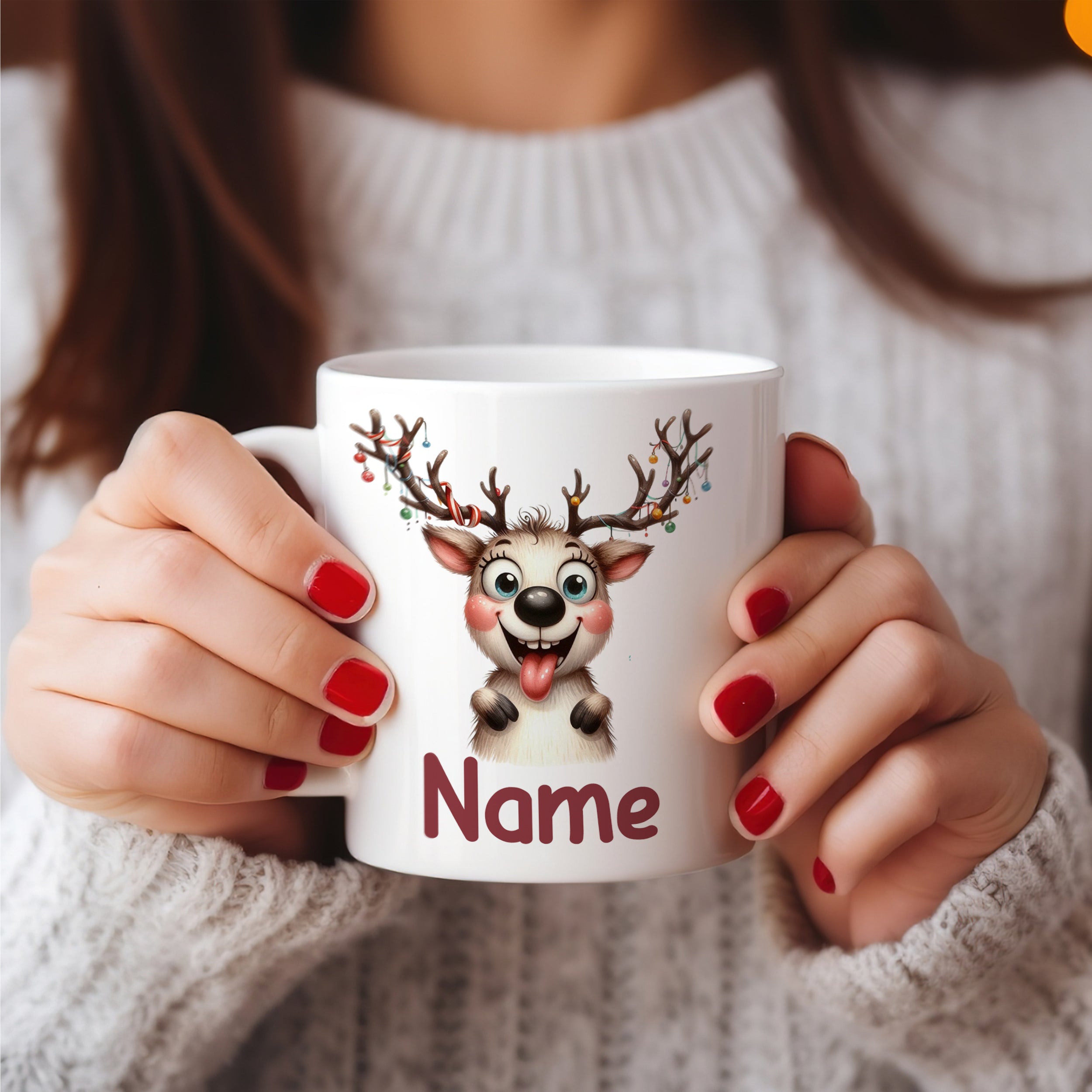 Tasse mit Rentier-Motiv und personalisiertem Namen.