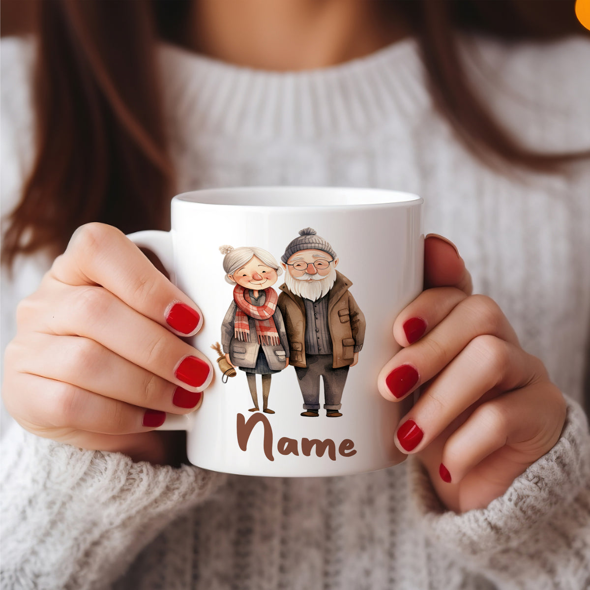 Tasse mit Illustrationen eines älteren Paares und "Name"