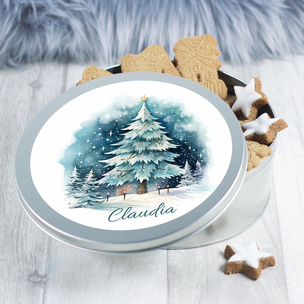 Runde Keksdose mit Weihnachtsbaum-Motiv und personalisiertem Namen.
