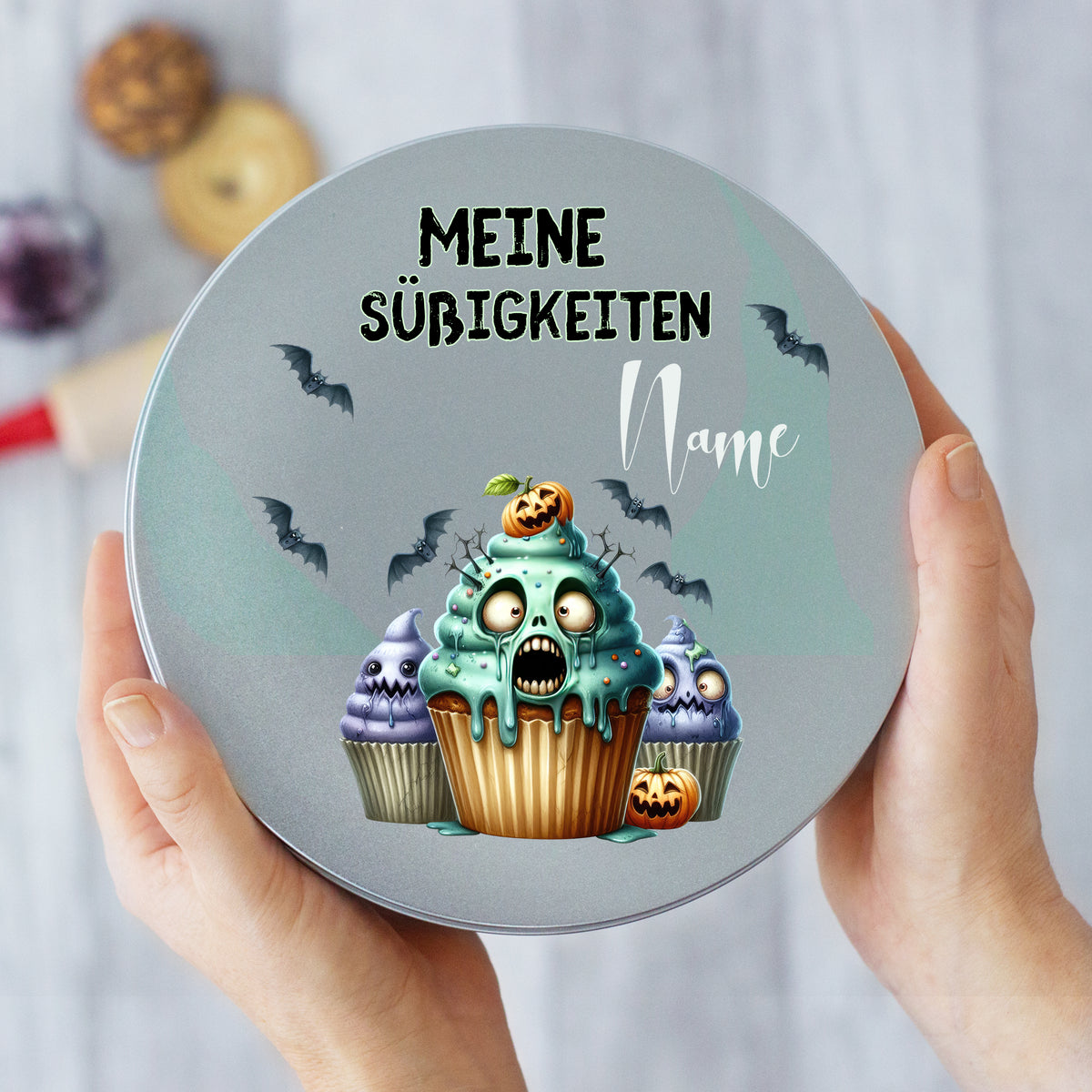 Bunte Süßigkeitendose mit gruseligen Cupcake-Motiven.
