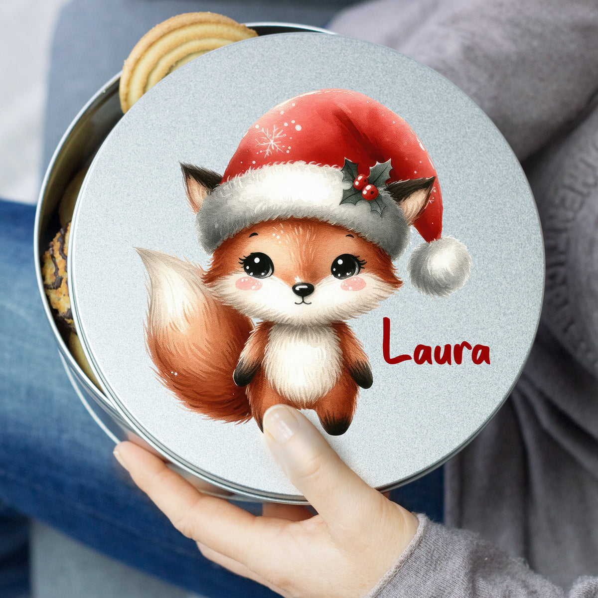 Runder Keksdose mit rotem Weihnachtsfuchs und Name Laura.