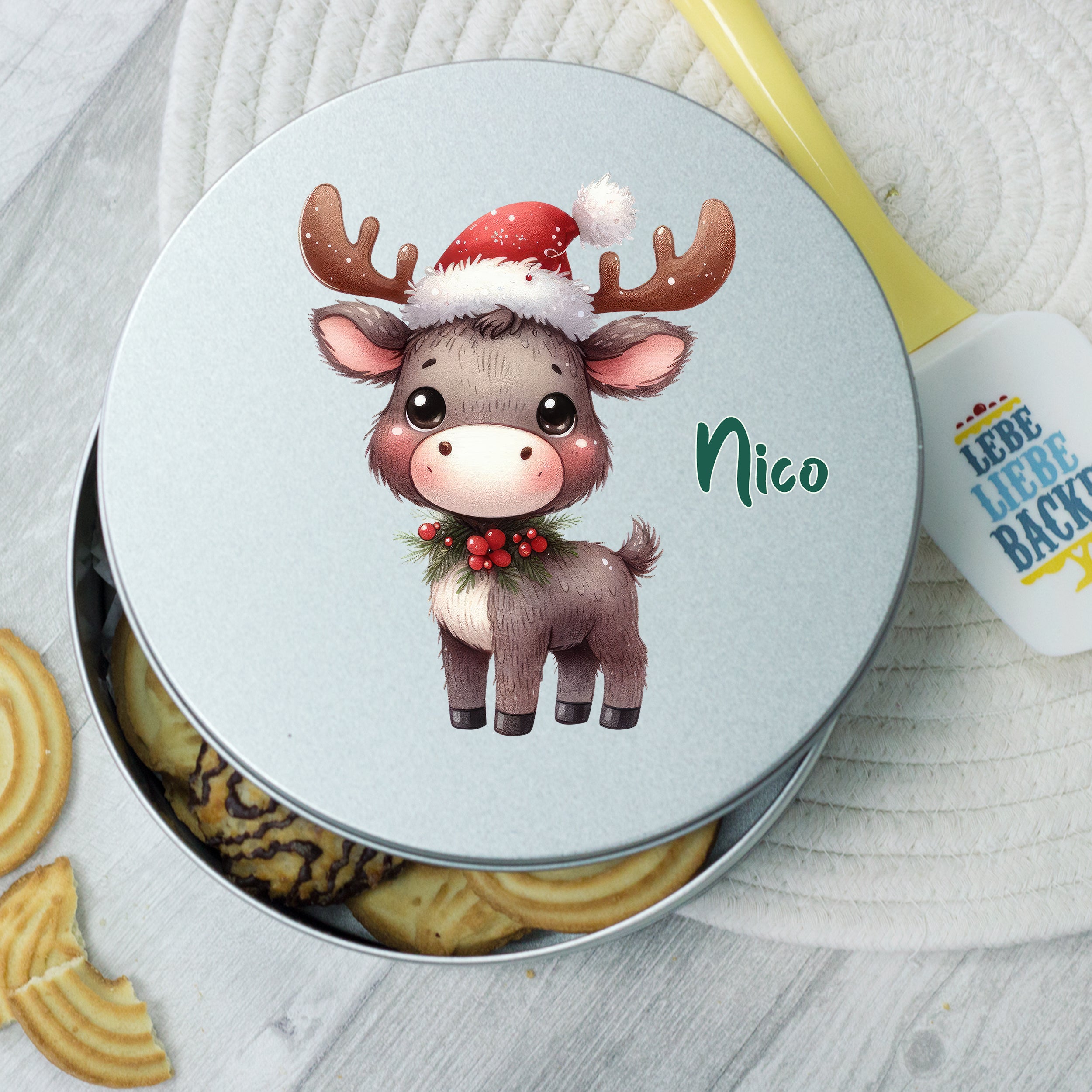 Kekse Dose mit niedlichem Rentier-Design und Weihnachtsmütze.
