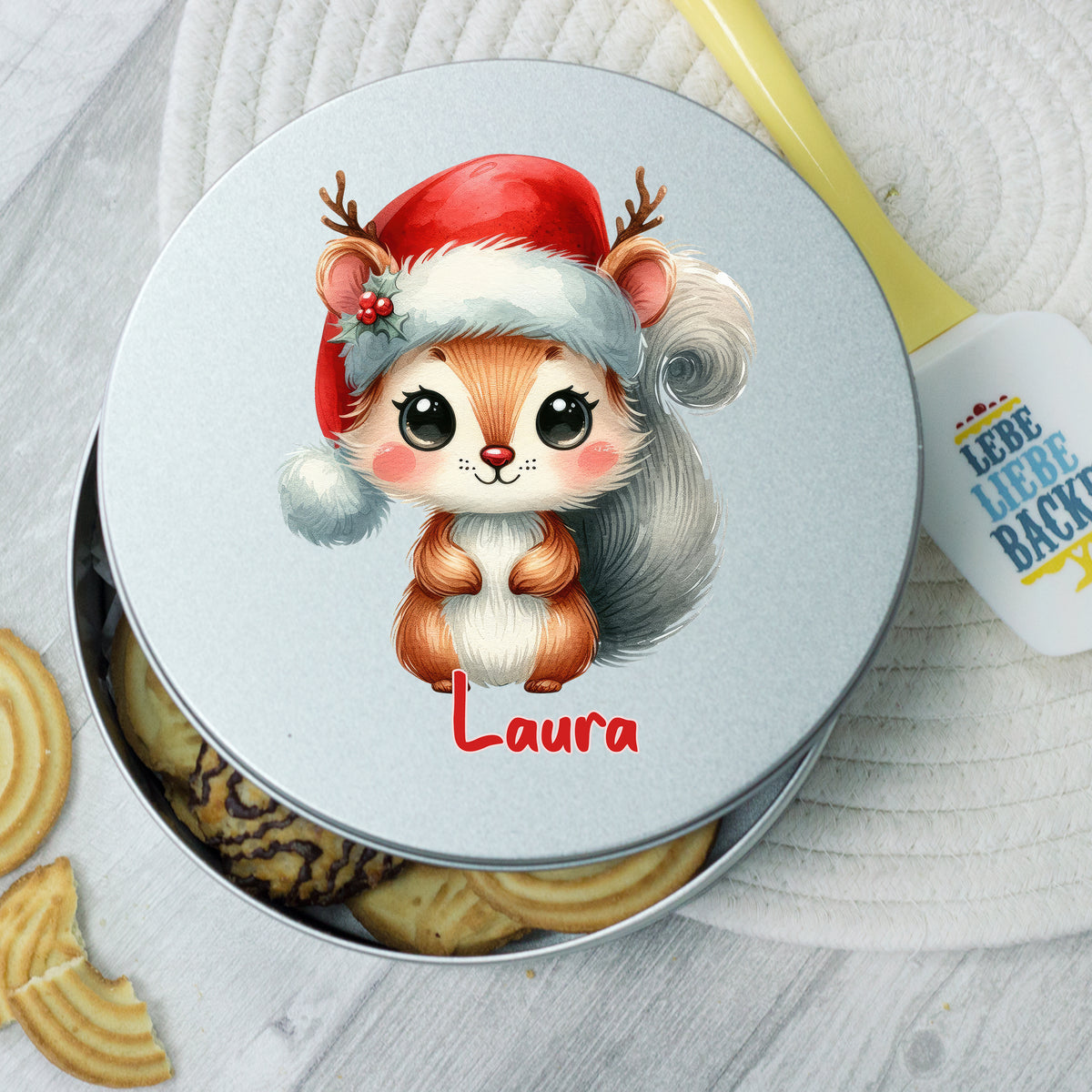 Keksdose mit niedlichem Eichhörnchen-Design und rotem Weihnachtsmütze.