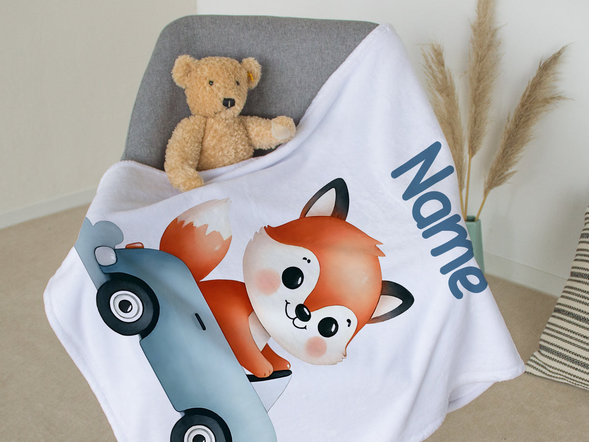 Flauschige Decke mit Fuchs-Motiv in Weiß und Blau.