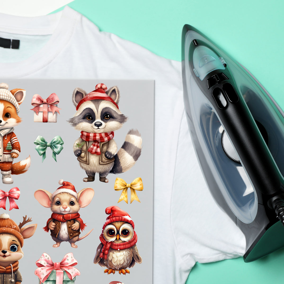 T-Shirt mit bunten Tierstickern und einem Bügeleisen.