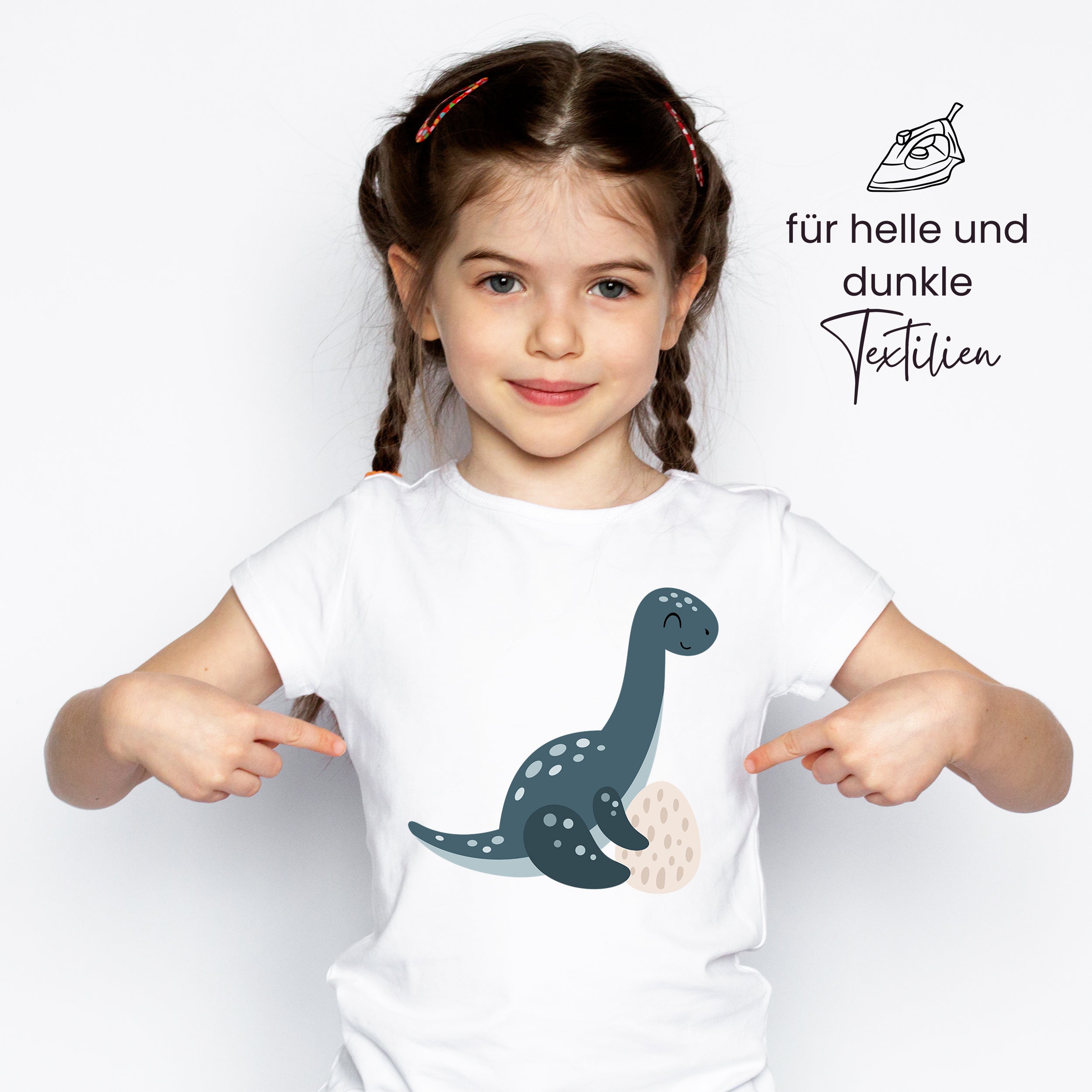 Weißes T-Shirt mit grünem Dinosaurier und Ei.