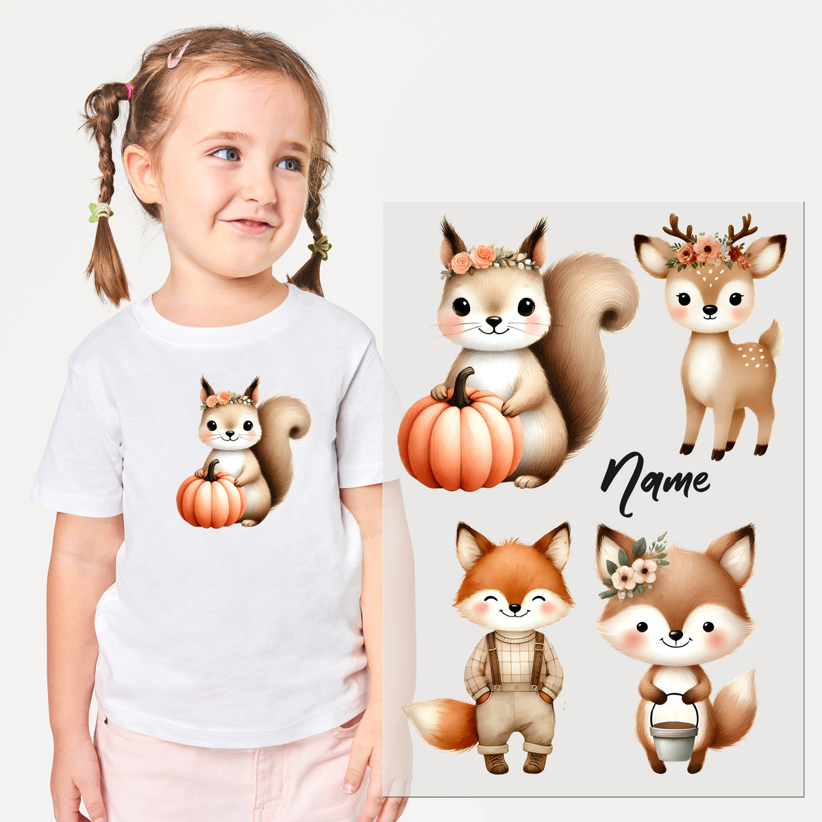 Mädchen in weißem T-Shirt mit Tiermotiven und Kürbis.