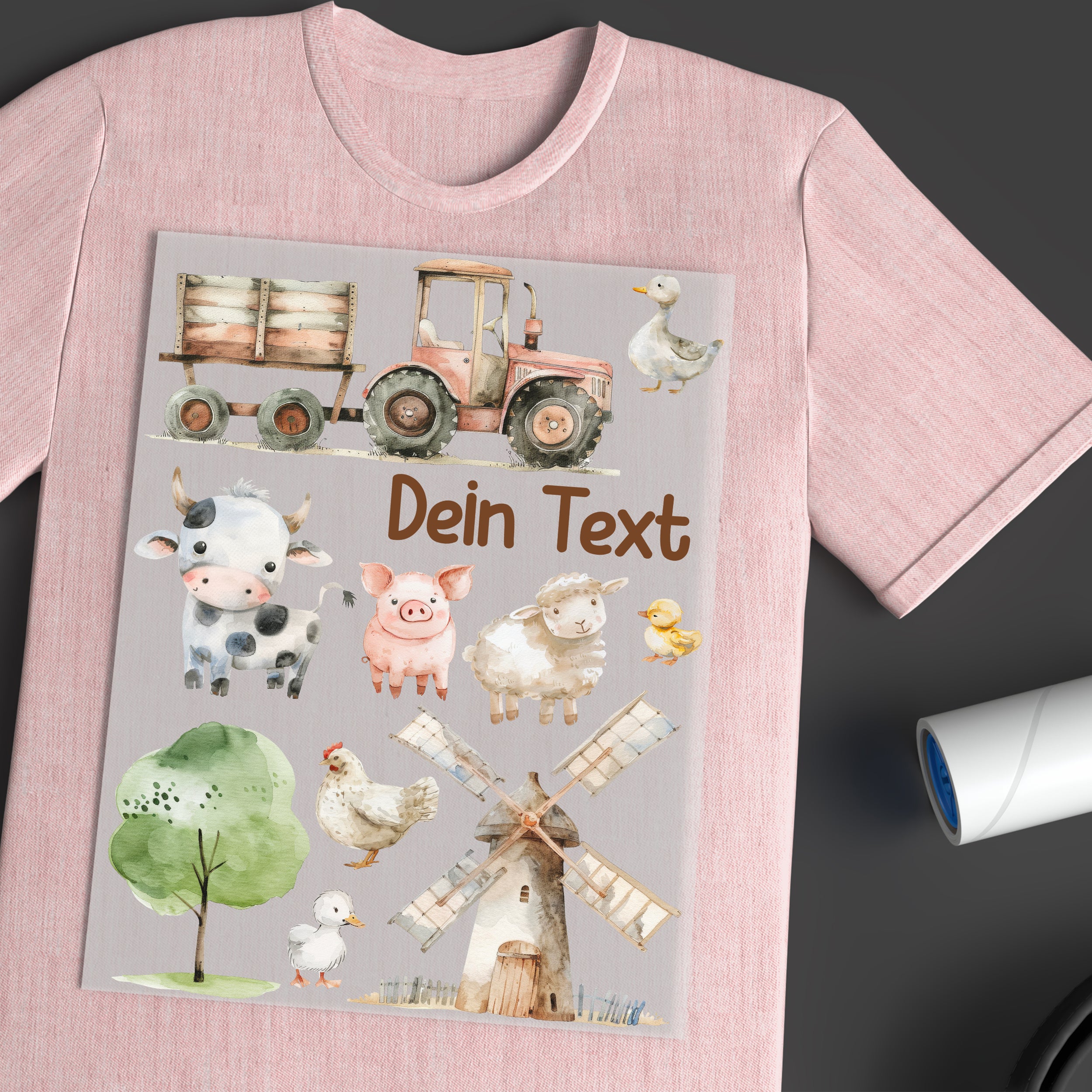 Rosa T-Shirt mit Bauernhofmotiven und personalisierbarem Text.