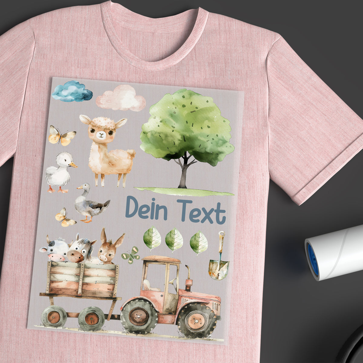 Rosa T-Shirt mit Bauernhof-Motiven und personalisiertem Text.