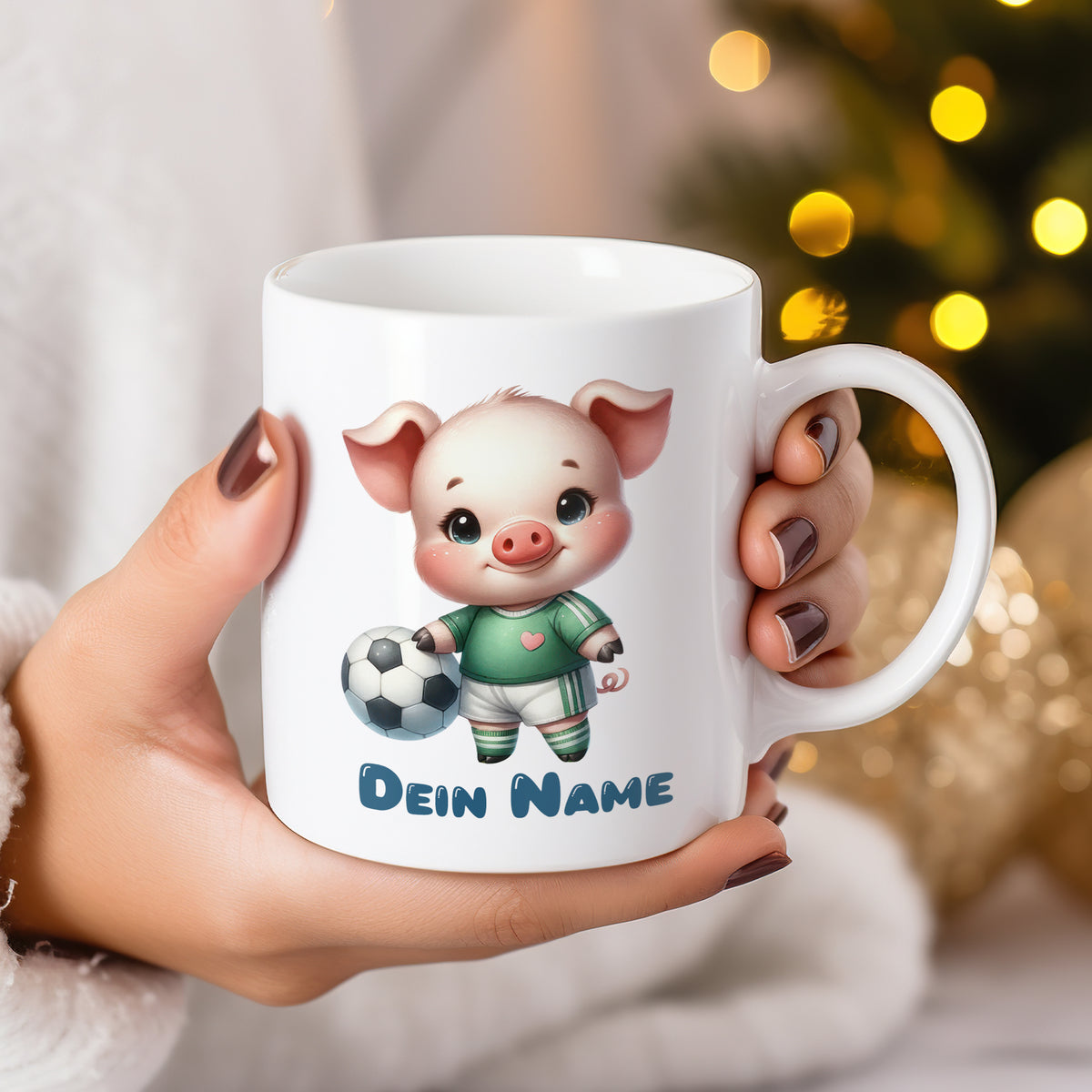 Tasse mit einem niedlichen Fußball-Schweinchen und personalisiertem Namen.
