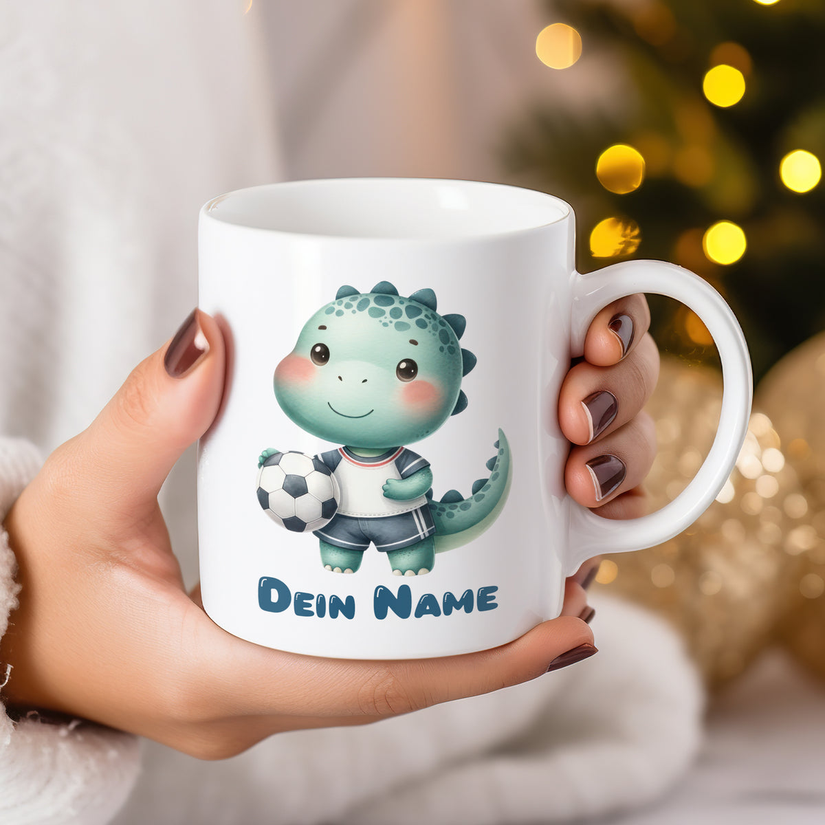 Tasse mit Dino-Motiv, Fußball und personalisiertem Namen.