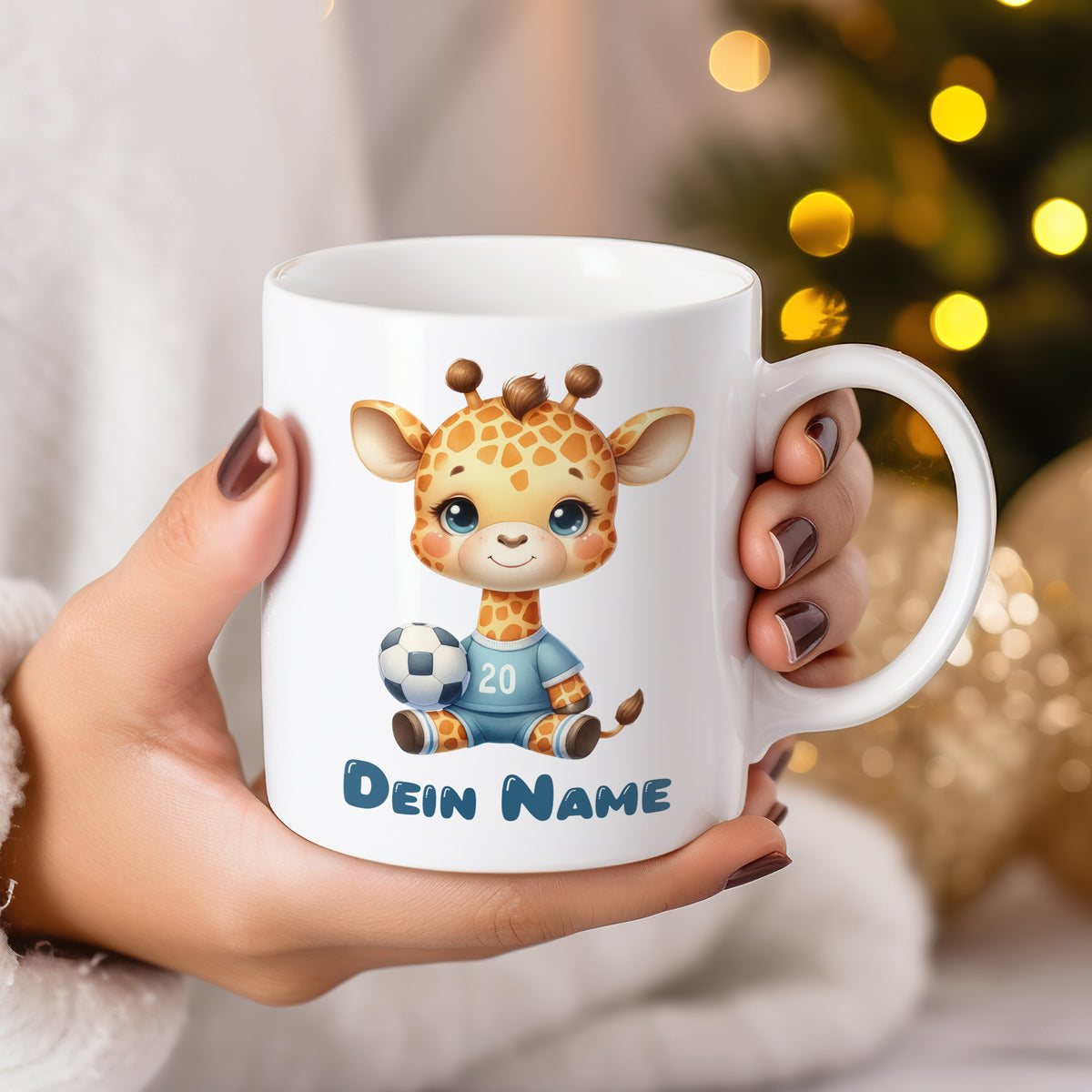 Tasse mit Giraffe, Fußballmotiv und personalisiertem Namen.