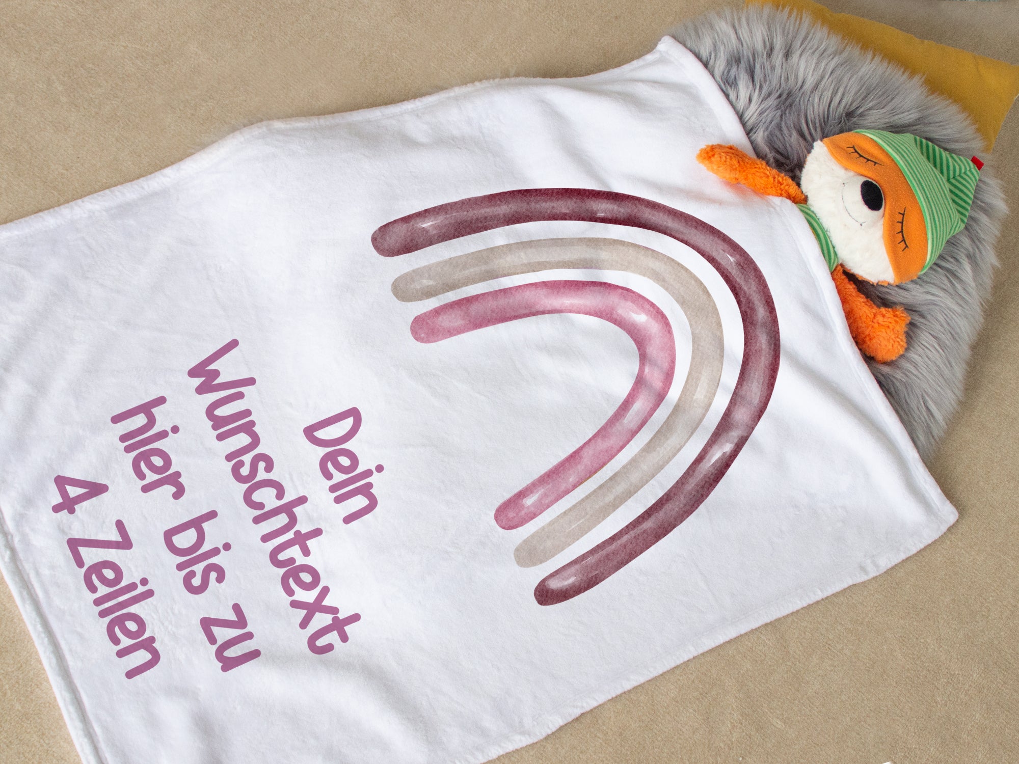 Decke mit Regenbogenmotiv und personalisierbarem Text.