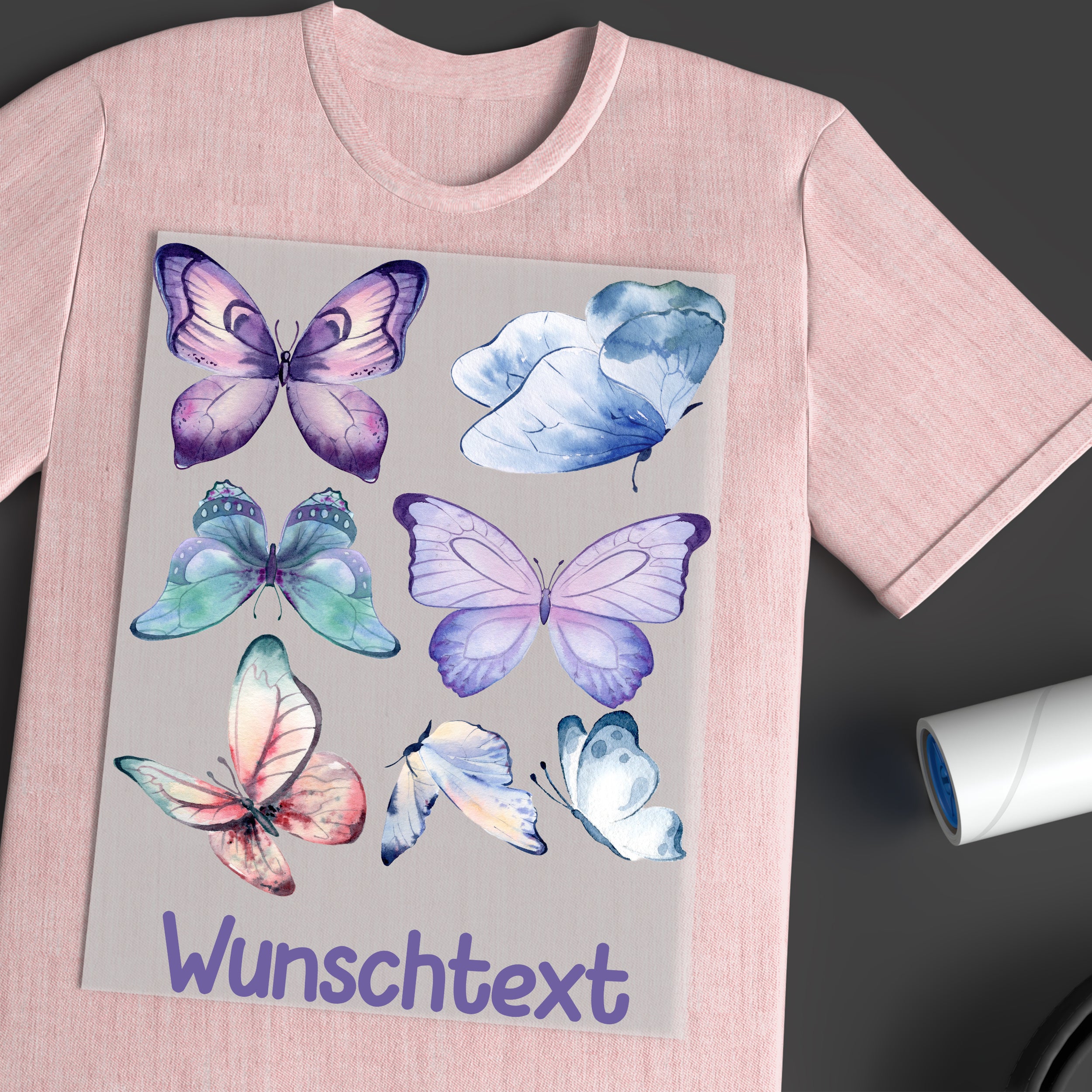 Rosa T-Shirt mit bunten Schmetterlingen und Wunschtext.