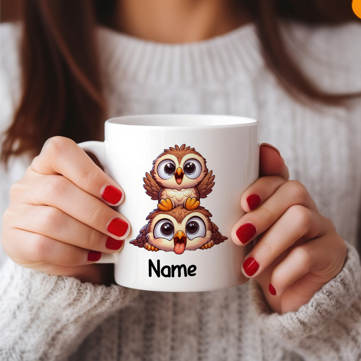 Tasse mit zwei niedlichen Eulen und personalisiertem Namen.